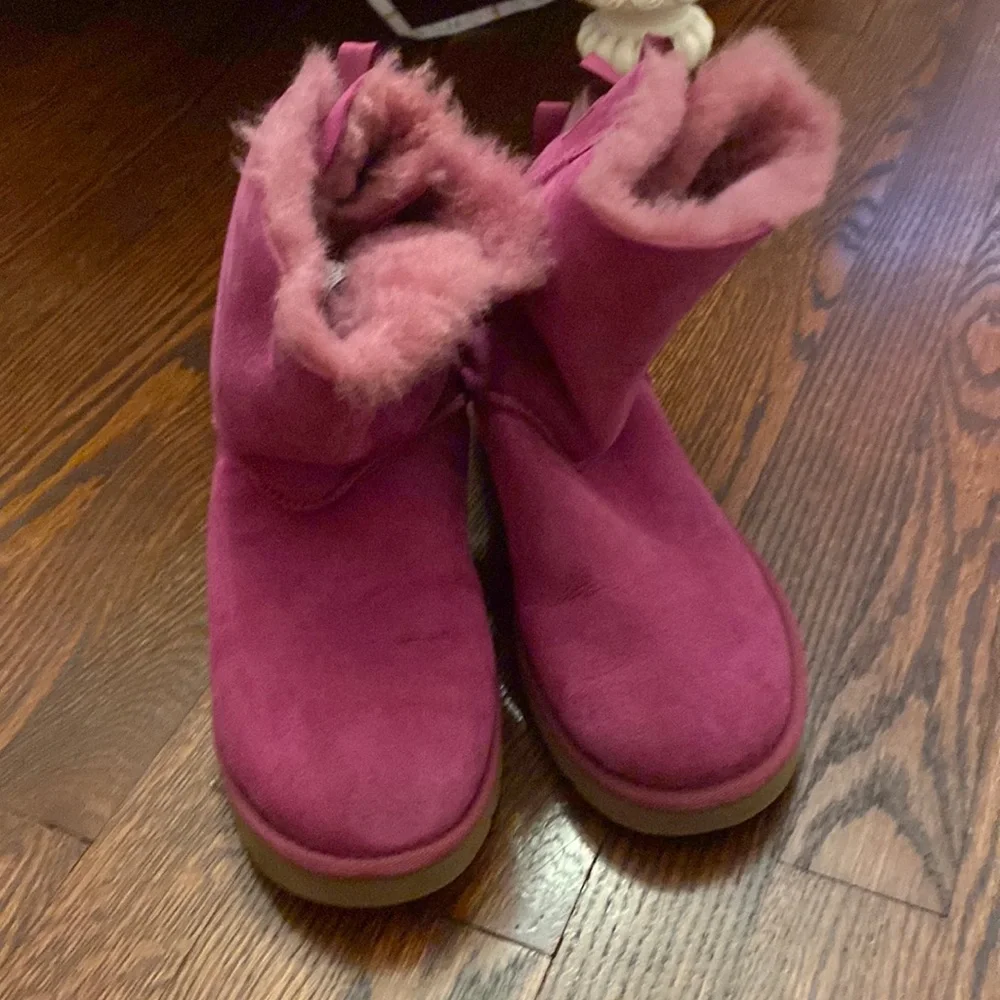 Pink uggs - Picture 1 of 4